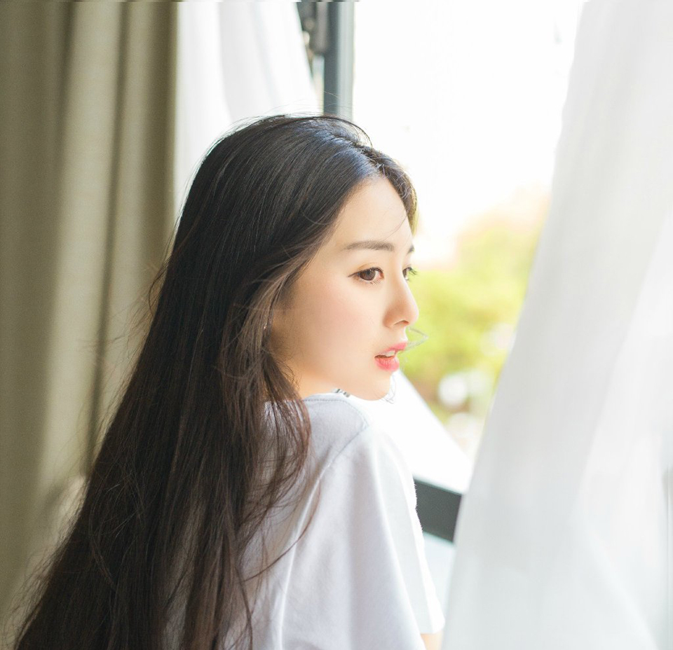 孩子真情流露的时候，好似总是背着你们，你们向我显明最深的爱的时候，也好似恰巧在文章里偷偷的写出来，什么时候我才肯明明白白的将这份真诚在我们有限的生命里向你们交代得清清楚楚呢